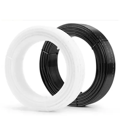 Gulungan selang Nylon PA 11-6 warna putih susu dan hitam.